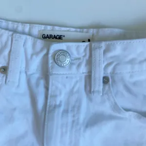 GARAGE Mom Shorts White Denim Cuffed Raw Hem Distressed Size 01‎ thumbnail 7