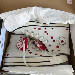Converse NEW Women's Chuck Taylor All Star Embroidered Roses Hi Top Shoe Size 6 thumbnail 13