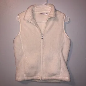 NWOT fluffy winter vest Size undefined thumbnail 1