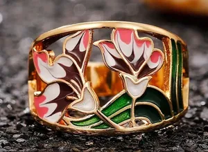 Gorgeous Ladies Gold Enamel Flower Ring - Size 7 thumbnail 3