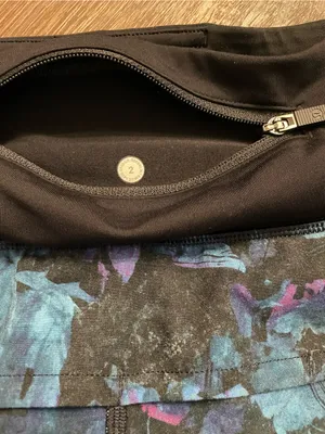 lululemon athletica Speed Up Short Black Waistband Floral-Print Athletic Size 2 thumbnail 6