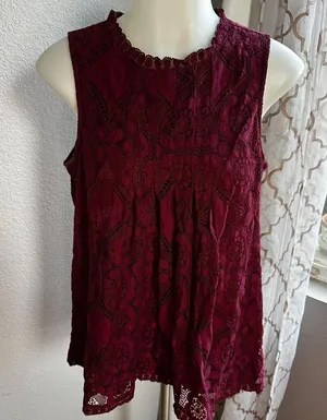 Doe & Rae Burgundy Sleeveless Lace Top Size M thumbnail 2