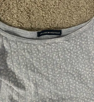 Brandy Melville Crop Top thumbnail 2