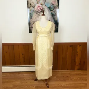 Gorgeous Vintage 1960s Ivory Sheath Wedding Gown thumbnail 4