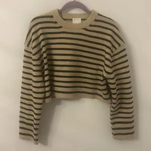 NWT H&M Beige Black Striped Pattern Dropped Shoulders Short Sweater Size Medium thumbnail 2