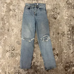 H&M High Waisted Jeans thumbnail 2