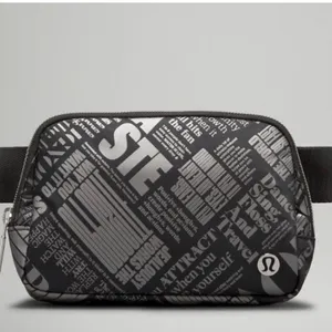 Lululemon Everywhere Belt Bag 1 liter in Black and Silver rare thumbnail 2