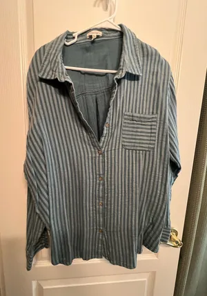 Maurices Top Women’s Long Sleeve thumbnail 1