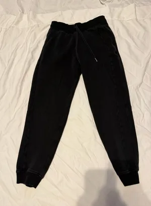 Lululemon Scuba Joggers Size 4 thumbnail 1