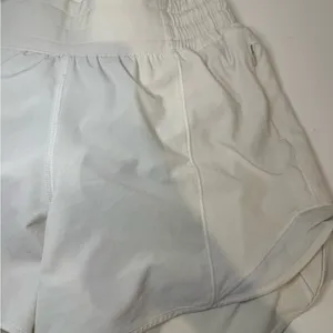 Lululemon Hotty Hot Hawaii Exclusive Pineapple Off White Lined Short 4" Inseam 2 thumbnail 4