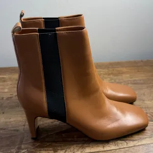 Calvin Klein Cassis Leather Ankle Chelsea Boots size 6.5 thumbnail 3