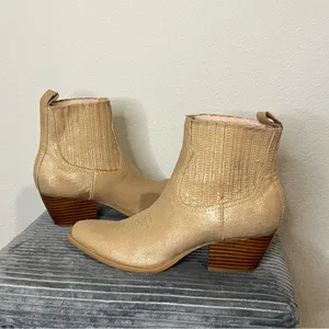 Dolce Vita Stana Western Chelsea Boots in Gold Metallic Size 9 thumbnail 4