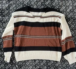 Botique Sweater Size M thumbnail 1