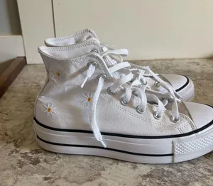 Embroidered Platform Converse thumbnail 3
