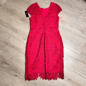 NWT Lulus Lace Sheath Dress Fuchsia Pink Short Sleeve‎ Knee Length Size Medium M thumbnail 2