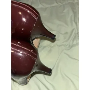 Clarks Artisan Sz 7.5 Burgundy Patent Leather Kitten Heel Pumps Pointed Toe thumbnail 6