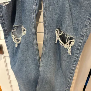 Zara High Rise Destroyed Straight Leg Jeans Sz 2 Ripped Blue thumbnail 4