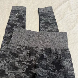 Gymshark buttscrunch black camo leggings M women thumbnail 3