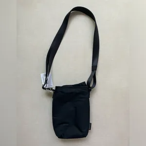 Lululemon Water Bottle Crossbody Bag with Front Pocket 2L - Black thumbnail 12