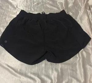 Lululemon Black Size 6 4inch Hotty Hots thumbnail 2