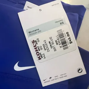 New Nike One Dri Fit Women's Sz XS Tight Fit Mid Rise 7" Length Athletic Shorts thumbnail 8