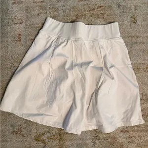 Amazon Women's White Tennis Skort thumbnail 6