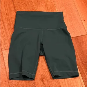 lululemon athletica Green Wunder Train High-Rise Shorts 8” size‎ 4 thumbnail 2