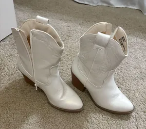 Off white boots Size 6.5 thumbnail 3