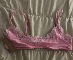 SKIMS Lace Scoop Bralette thumbnail 1