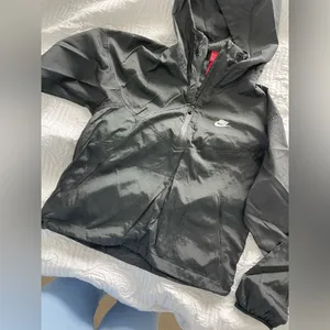 NIKE BLACK HOODED WINDBREAKER SIZE SMALL thumbnail 4