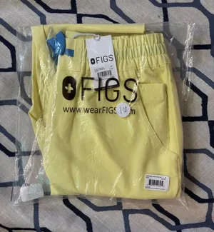 Figs Womens NWT Uman Relaxed Jogger Scrub Pant in Sunlight Size small petite thumbnail 1