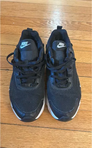 Nike Sneakers thumbnail 2