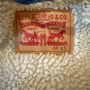 Levi’s Sherpa Trucker‎ Jacket Women’s Size XS Type III Denim Lined Classic Fit thumbnail 6
