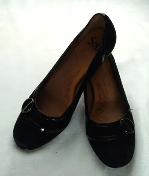 Sofft Black Suede Pumps Women Size 8 Kitten Heel Office Professional Career thumbnail 1