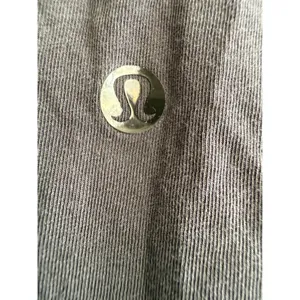 Lululemon Love Tee V Black Short Sleeve V-Neck Shirt Curved Hem Size‎ 4 thumbnail 3