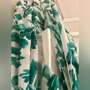NWT Elegant Green and White Women's Dress Size Medium thumbnail 4