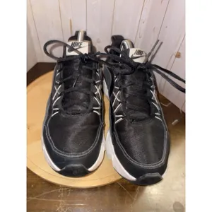 Nike Ryz 365- Women's‎ Sneaker - Size 9.5 Black White thumbnail 3