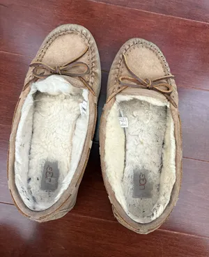 UGG Slippers thumbnail 1