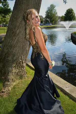 Sherri Hill Prom Dress thumbnail 3