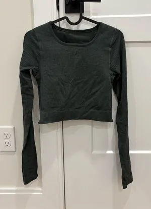 Lululemon Ribbed Long Sleeve Cropped Size 6 thumbnail 1
