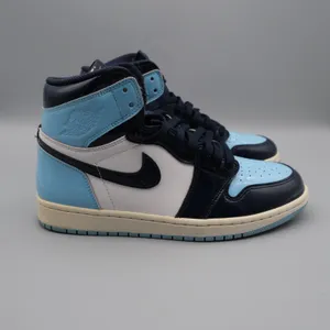 Nike Air Jordan 1 Retro High OG Blue Chill Patent Leather Womens 9 CD0461-401 thumbnail 11