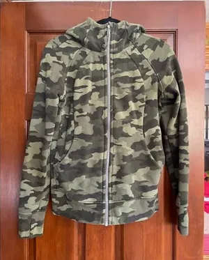 Lululemon scuba camouflage hoodie jacket size 8 thumbnail 1