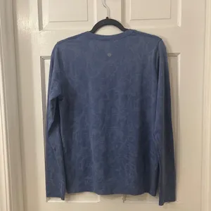 Lululemon Swiftly‎ Tech Long Sleeve Hip Length 8 Blue Camo Athletic thumbnail 5