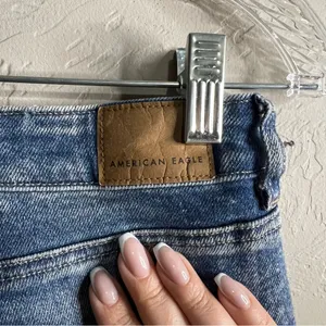 American Eagle Stretch Hi‎ Rise Ripped Distressed Mom Jeans thumbnail 12