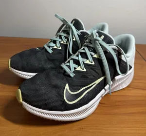 Nike Womens Quest 3 Running Shoes Sneakers Size 7.5 CD0232-005 Black White Blue thumbnail 1