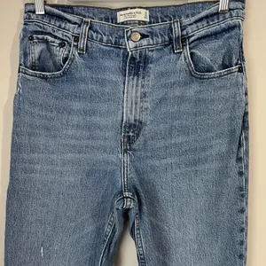 Abercrombie & Fitch Jeans Women's 12/31 90s Straight Ultra High Rise‎ Raw Hem thumbnail 3