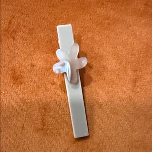 Set of Stylish Hair Clips in Neutral Tones thumbnail 7