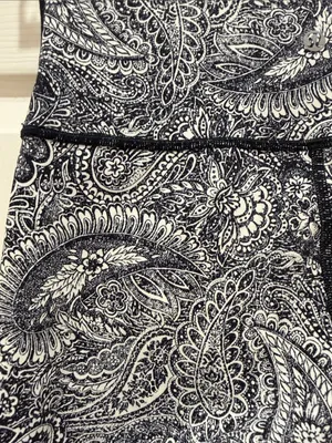 Lululemon Black & White Paisley High Times Athleisure Yoga Leggings - Size 6 thumbnail 6