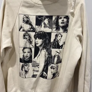 Taylor Swift The Eras Tour Size Medium Hoodie Cream‎ thumbnail 4