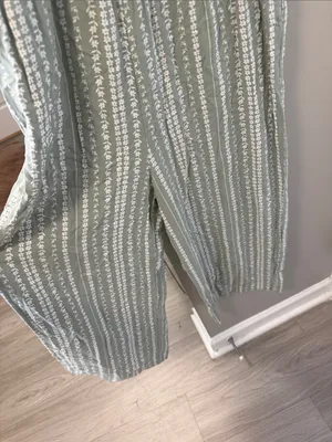 Japna Nashville Boutique Sage Floral Boho Cropped Jumpsuit - Size L thumbnail 3
